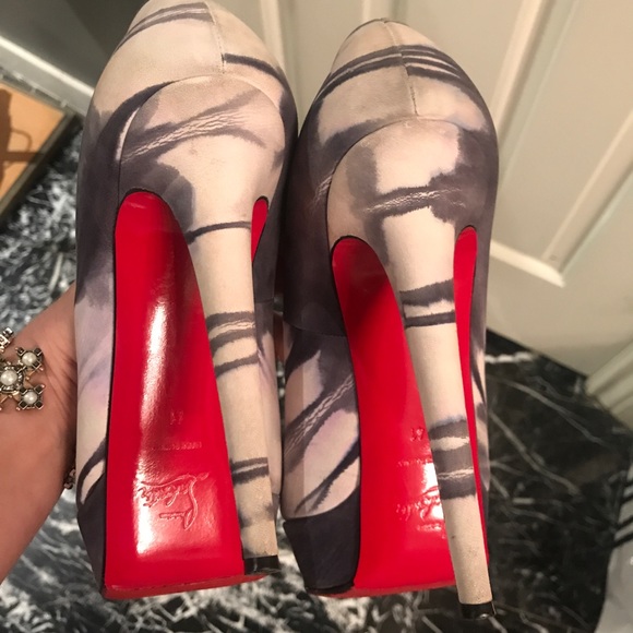 Christian Louboutin Round Toe marble Heels sz 41. - Picture 6 of 8